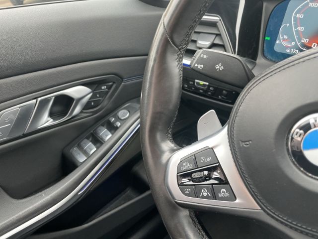 Fahrzeugabbildung BMW 340 i M xDrive Mild-Hybrid Autom. AHK, Panoramad