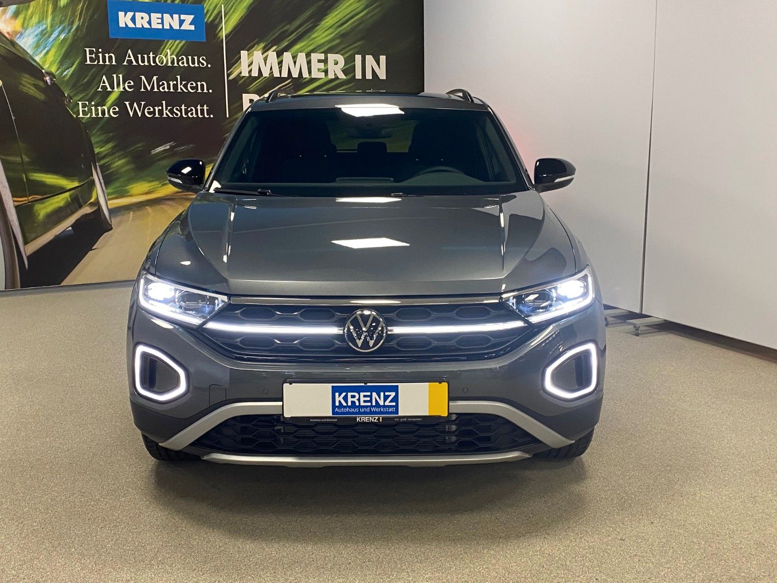 Fahrzeugabbildung Volkswagen T-Roc 1.5 TSI DSG+STYLE+PANORAMA+AHK+GARANTIE+BC