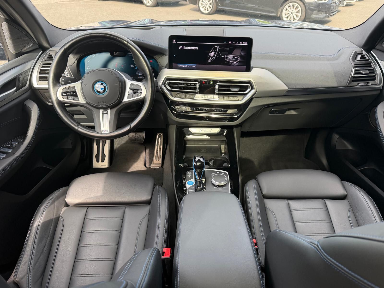Fahrzeugabbildung BMW iX3  Inspir M Sport SHADOW+PANO+MEMO+360+ACC+AHK