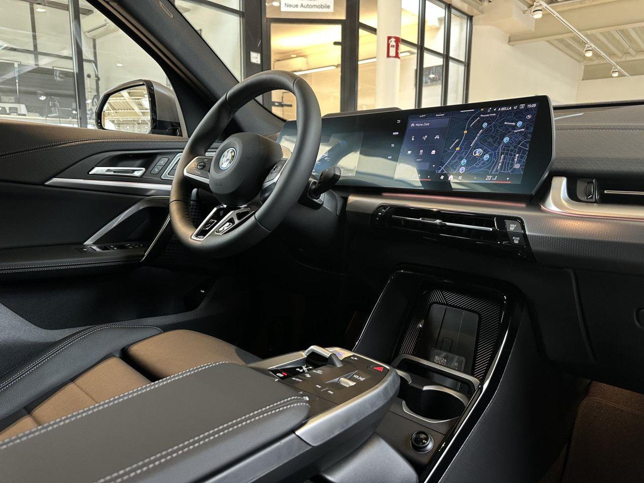 BMW iX2 x30 M Sport Pro Frozen ACC PanoD.SurView 20"