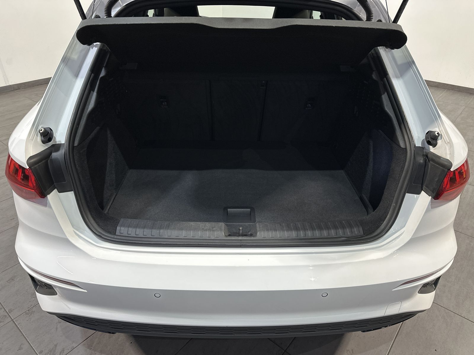 Fahrzeugabbildung Audi A3 SpB 45 TFSIe S-Line NAV+LED+ACC+DSP+AMBIENTE