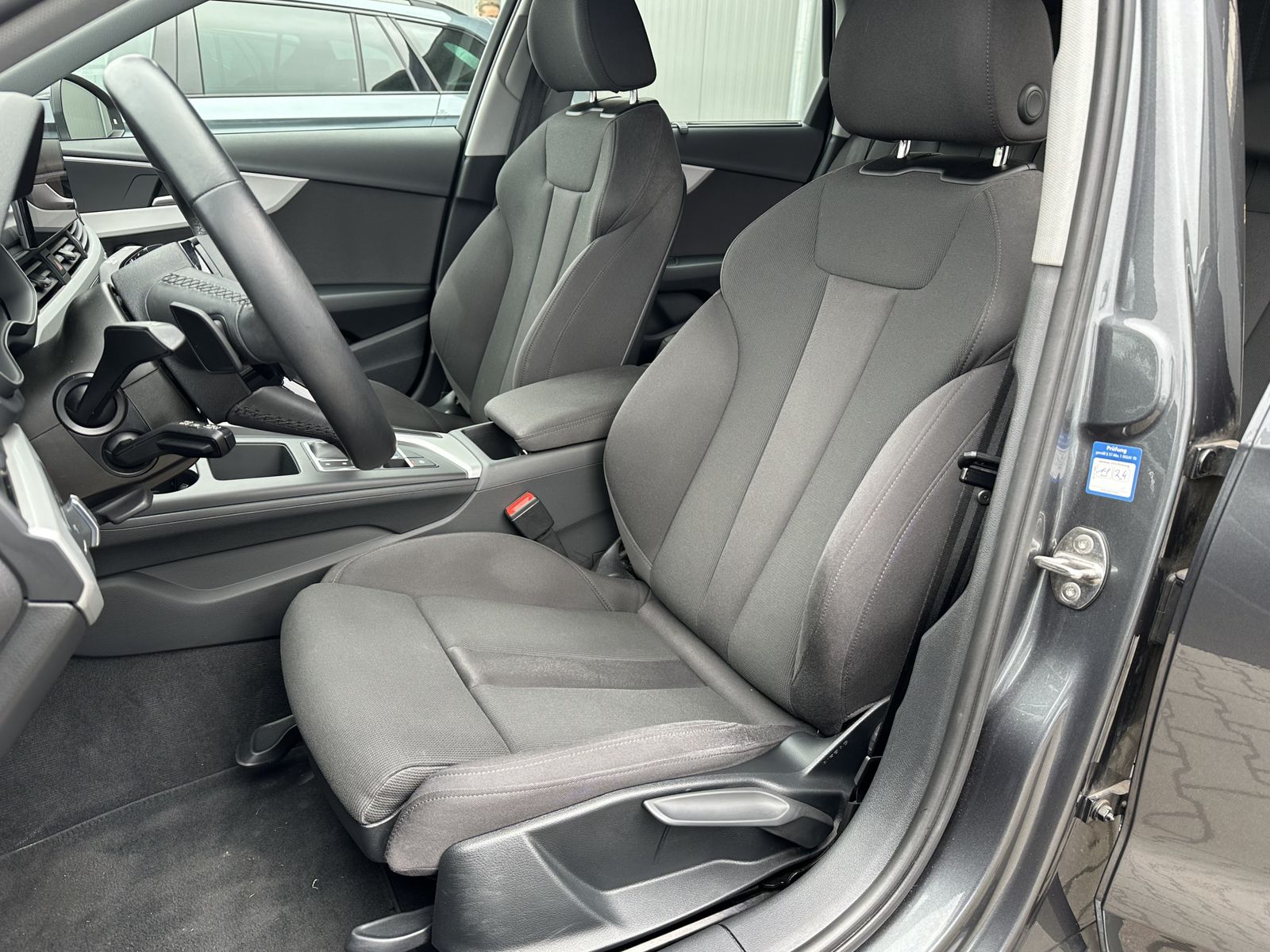 Fahrzeugabbildung Audi A4 Avant 40 TDI Quattro S-Line NAV+LED+AHK+SHZ