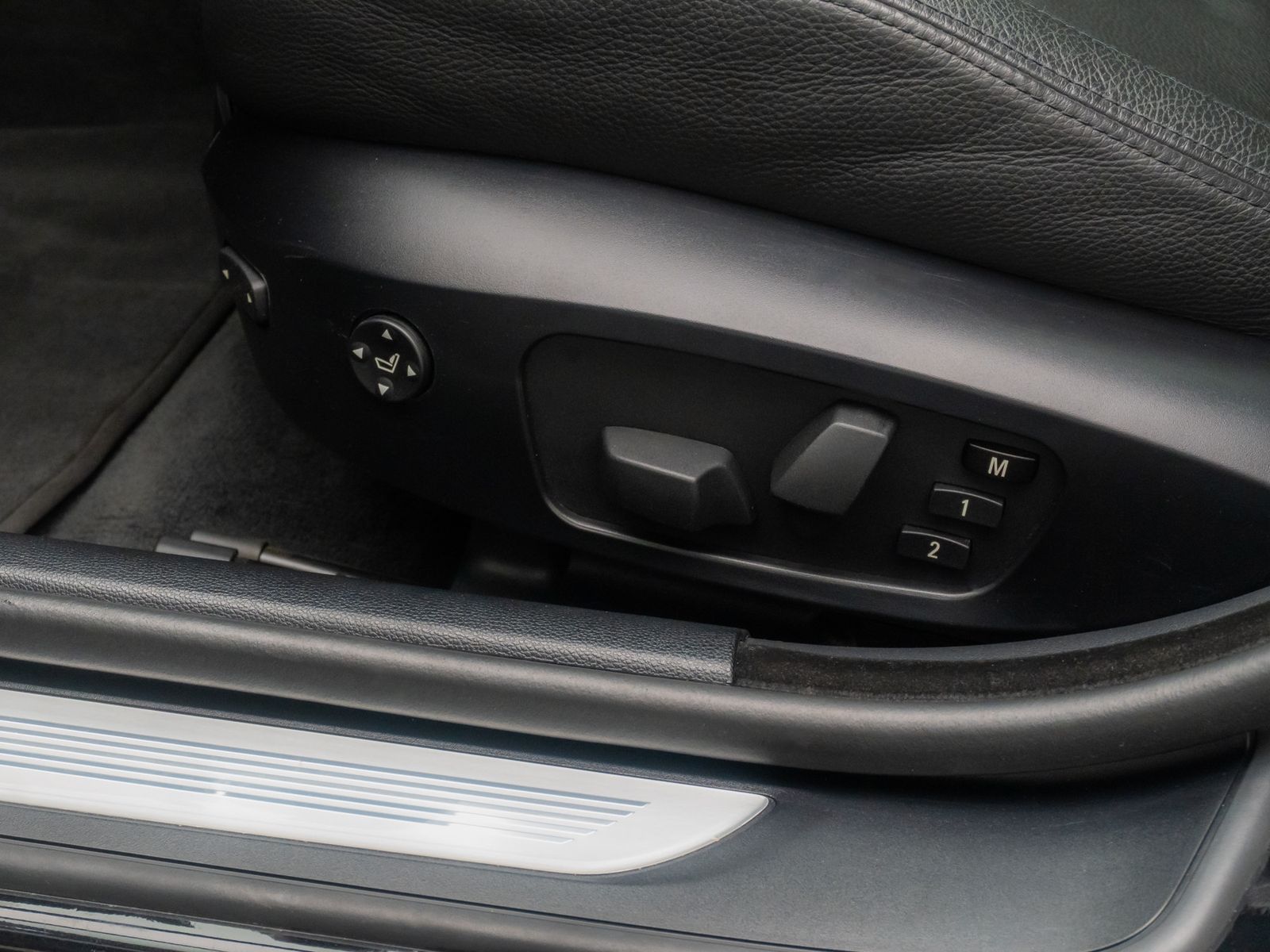 Fahrzeugabbildung BMW 335i M Sport NaviProf Xenon GSD HiFi TV Komfort
