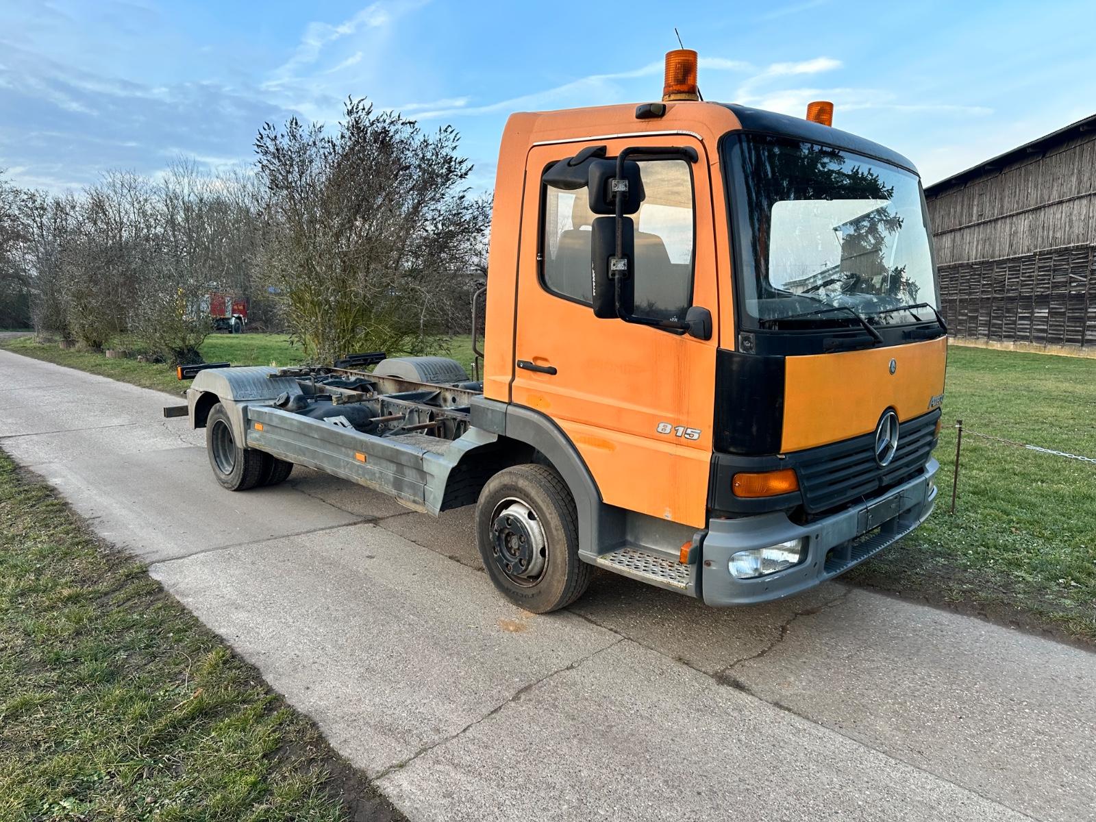 Mercedes-Benz 815 Atego/ Abschleppkipper abgebaut
