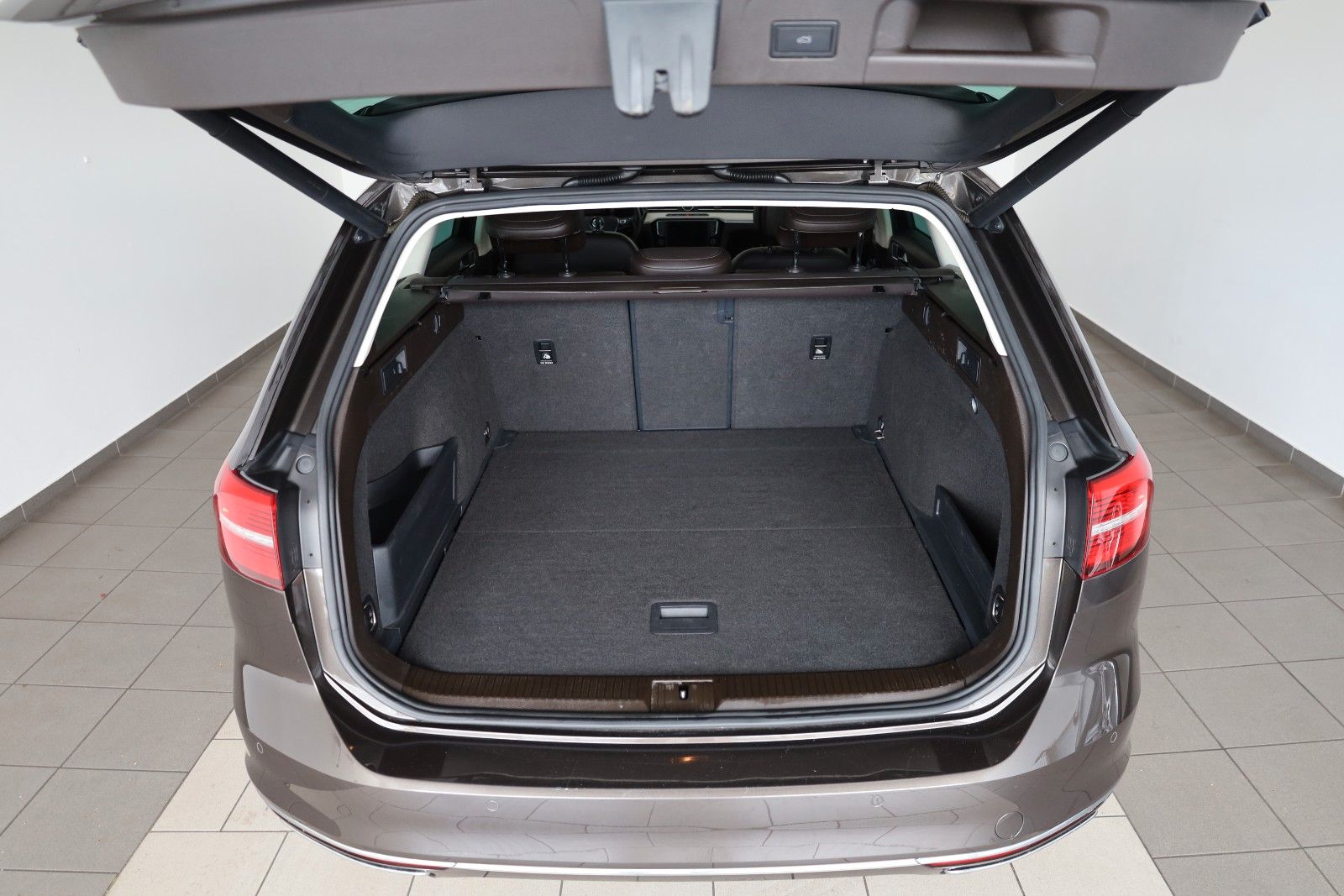 Fahrzeugabbildung Volkswagen Passat Variant Highline 4M Leder,Massage,ACC,360
