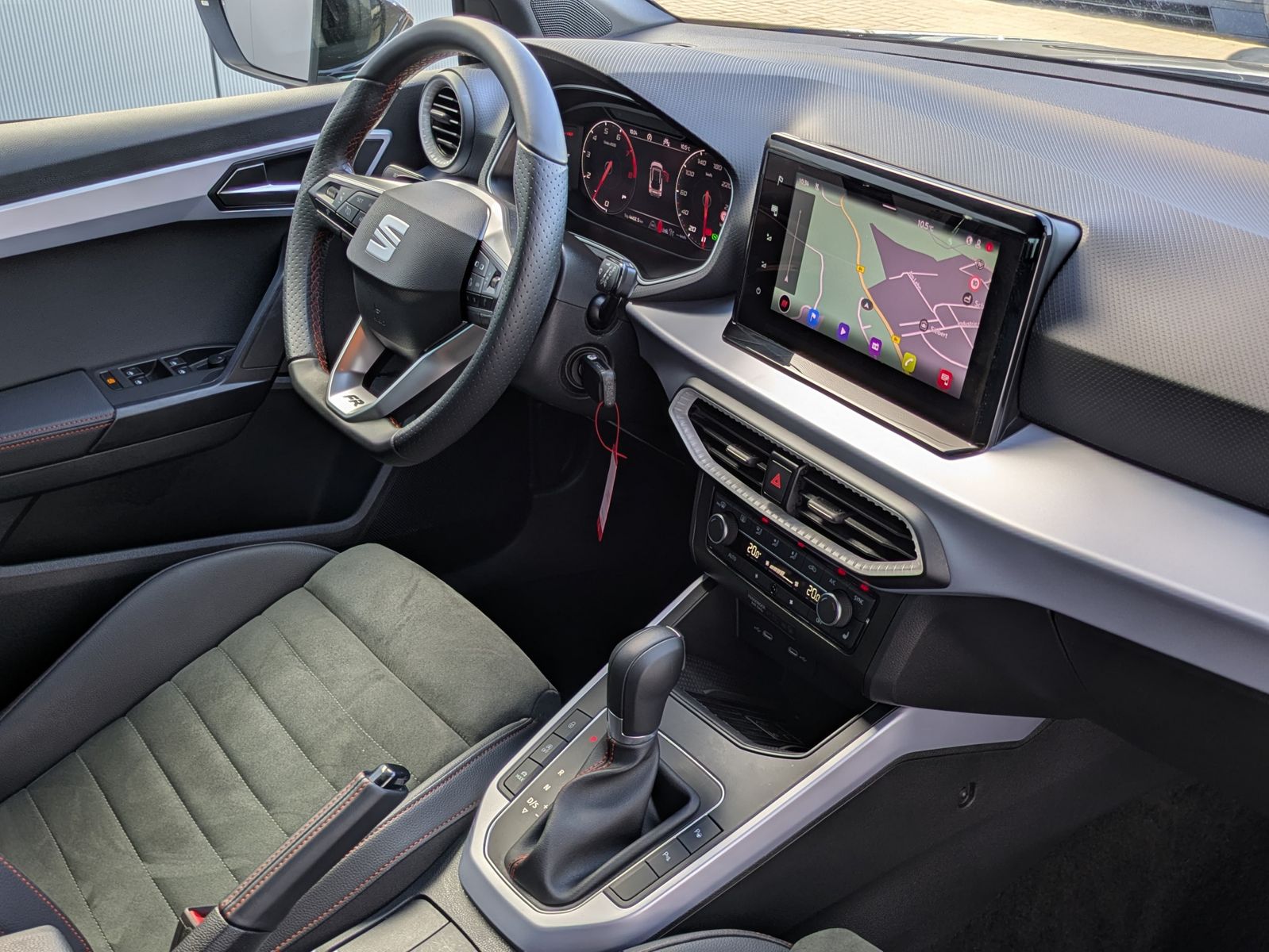 Fahrzeugabbildung SEAT Arona 1.0 TSI FR DSG AHK*ACC*LED*APP*DAB*KAMERA