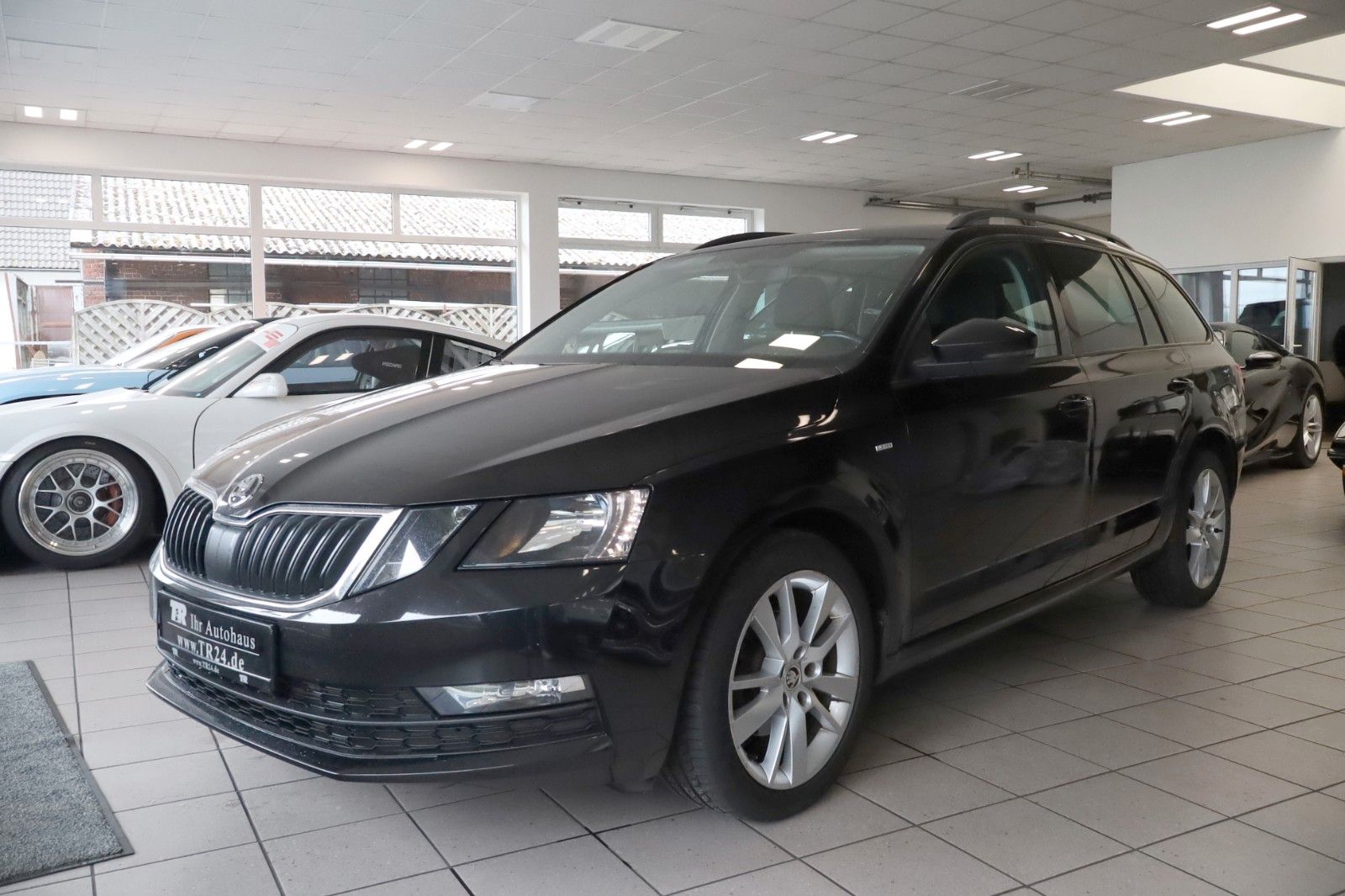 Fahrzeugabbildung SKODA Octavia Combi 1.6 TDI Clever GreenTec NAVI, DAB