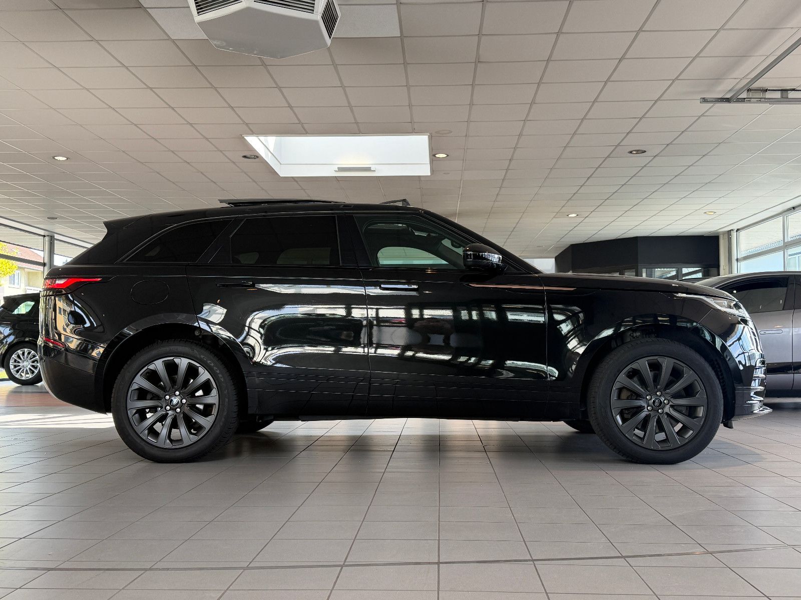 Fahrzeugabbildung Land Rover Range Rover Velar/R-DYNAMIC/PANO/HEAD-UP/ACC