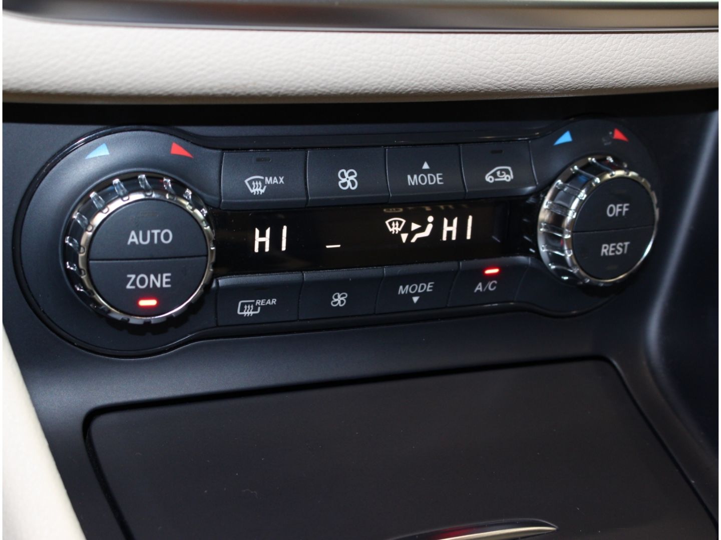 Fahrzeugabbildung Mercedes-Benz GLA 250 - 4Matic*Score*Navi*Pano*Kamera*