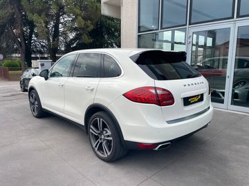 Porsche Cayenne - 5