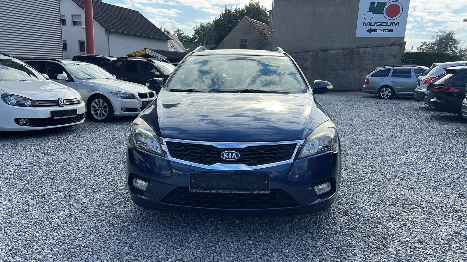 Kia cee'd 2011 — вигляд ззаду