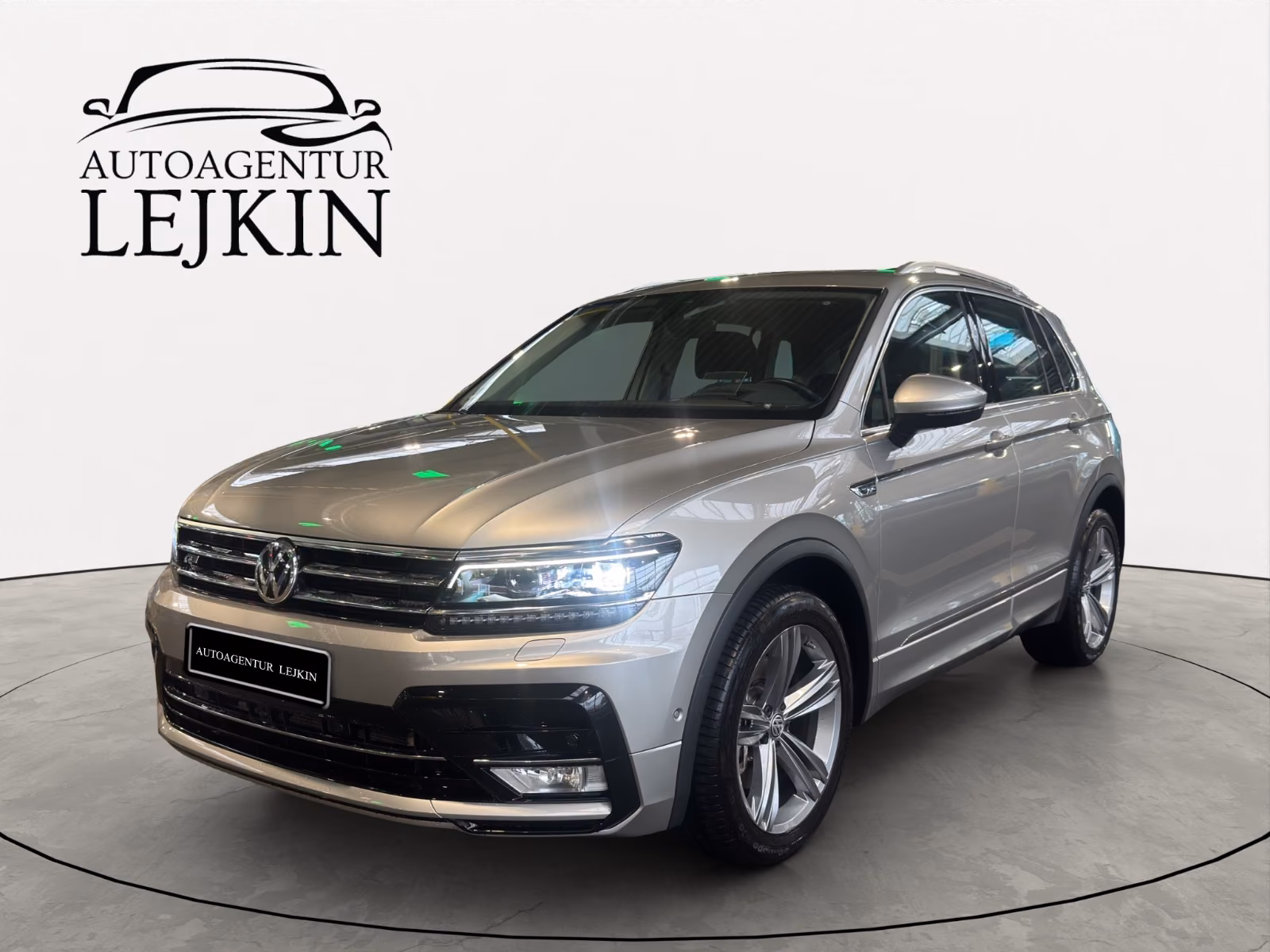Volkswagen Tiguan R-LINE 4Motion 2.0TSI*1. HAND*LED*360°*
