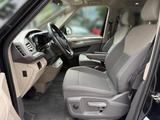 Volkswagen T7 Multivan Life 1.5 TSI DSG NAVI LED Standhzg - VW T7 Multivan Gebrauchtwagen in München