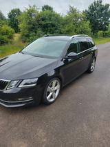 Skoda Octavia 2.0 TDI SCR Premium Edition Combi Pr...