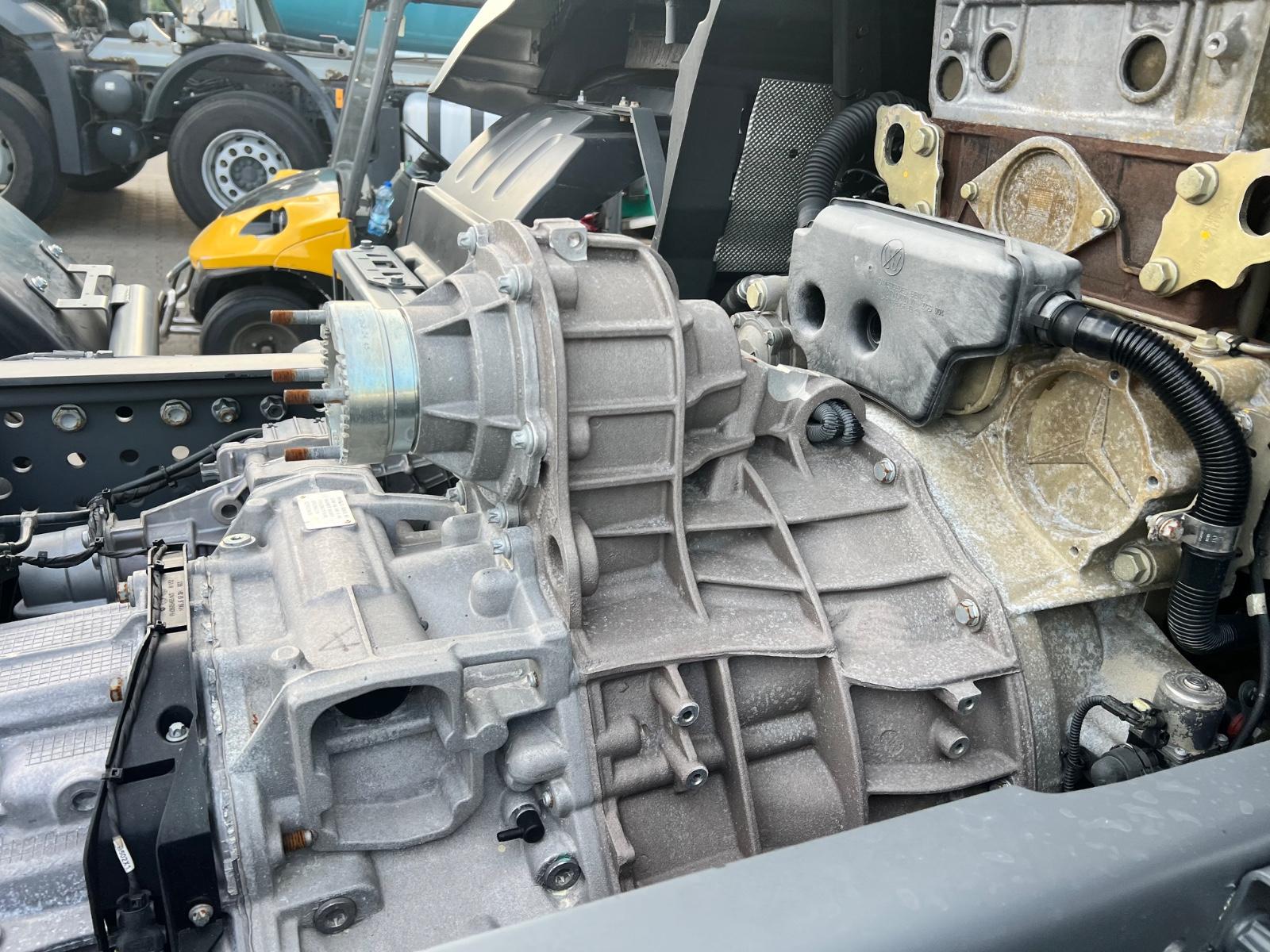 Mercedes-Benz 4246 8x4 top