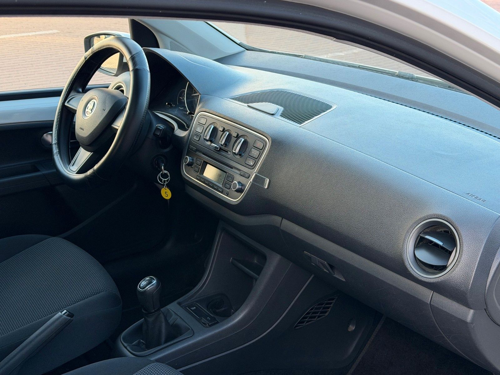 Fahrzeugabbildung SKODA Citigo 1.0 Elegance *Panorama*Sitzhzg*8fach*PDC*