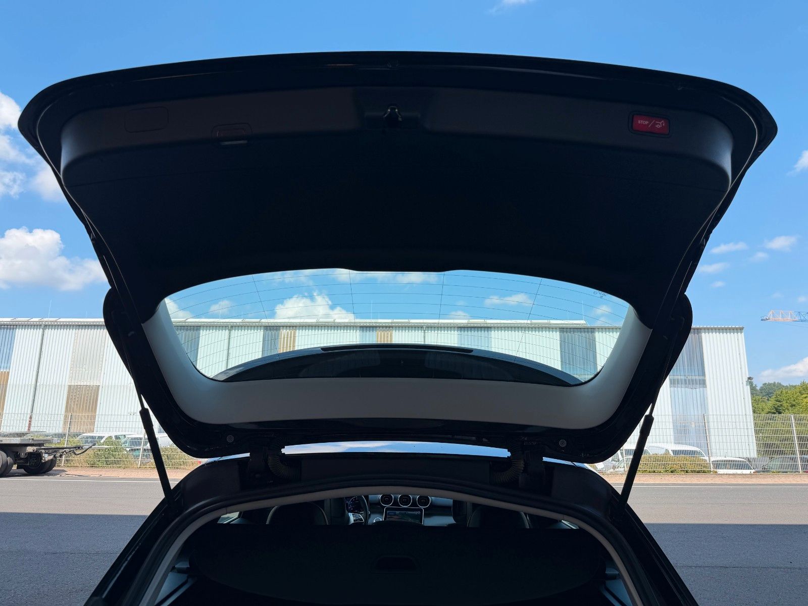 Fahrzeugabbildung Mercedes-Benz C 200 T Avantgarde+RKamera+SpurhaltA+Ambiente