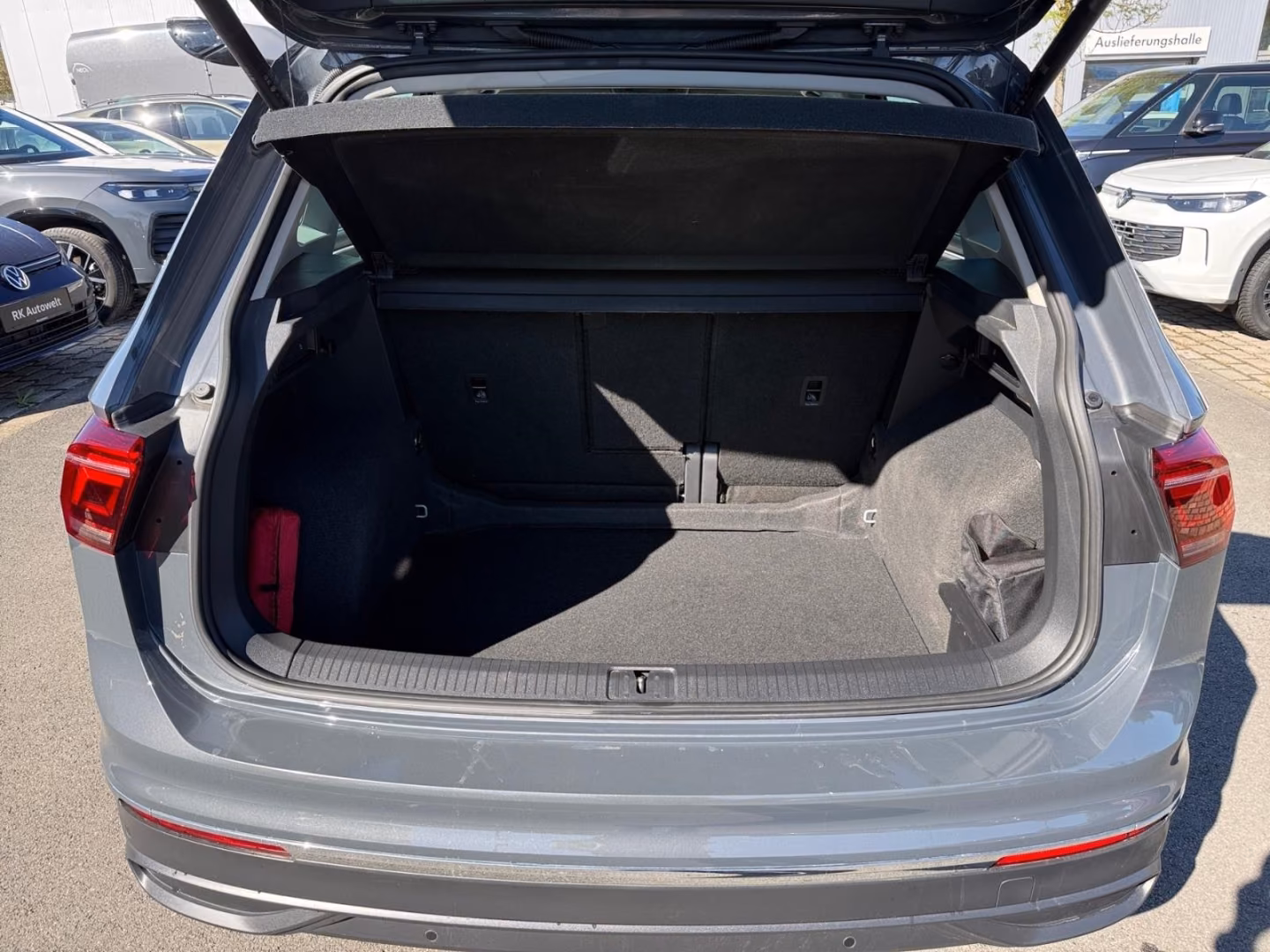 Volkswagen Tiguan Active 1.5 TSI StandHZG AHK-klappbar Navi, миниатюра 10