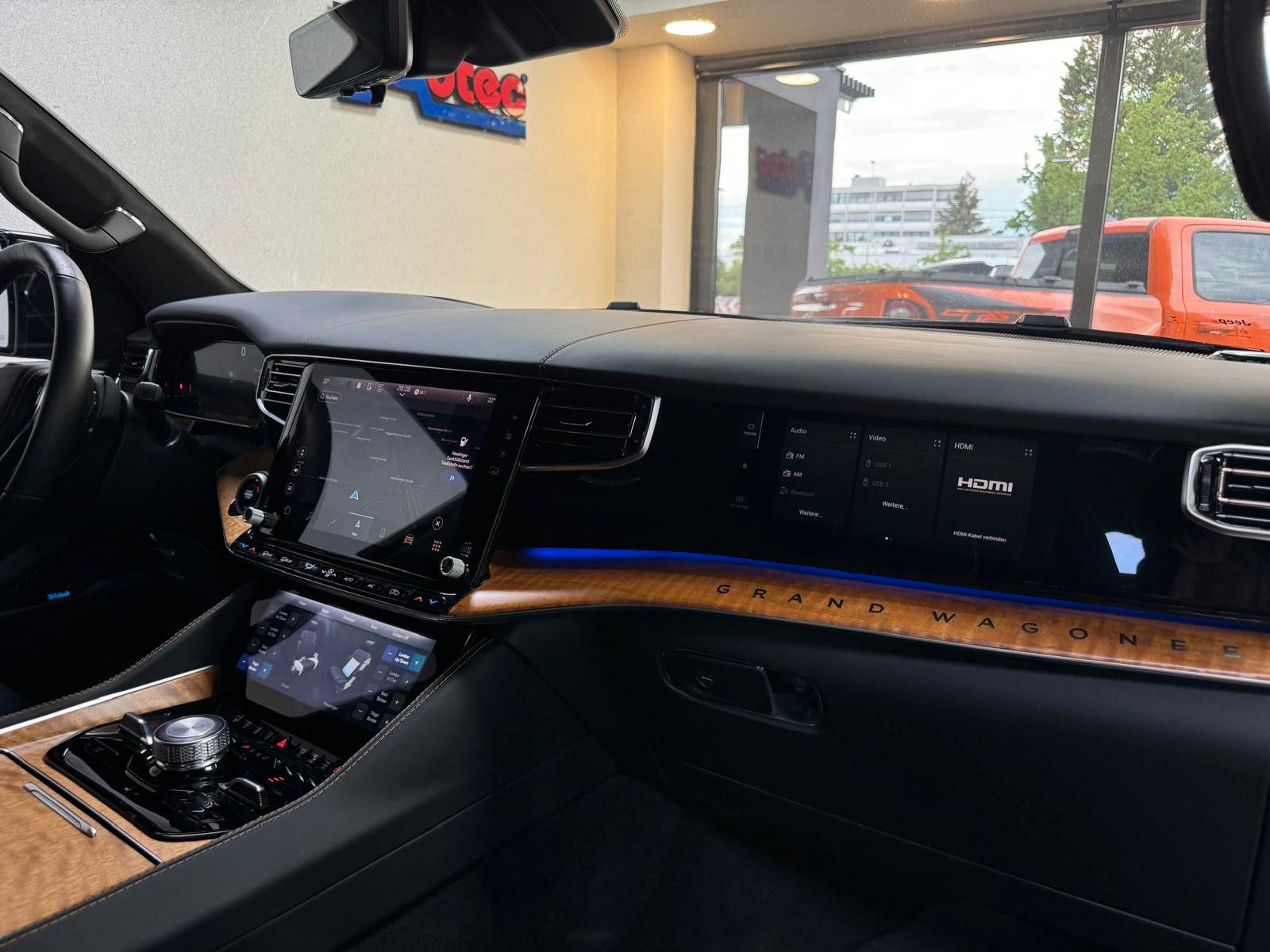 Fahrzeugabbildung Jeep GRAND WAGONEER SER. III BLACK LINE-24"6.4L V-8 .