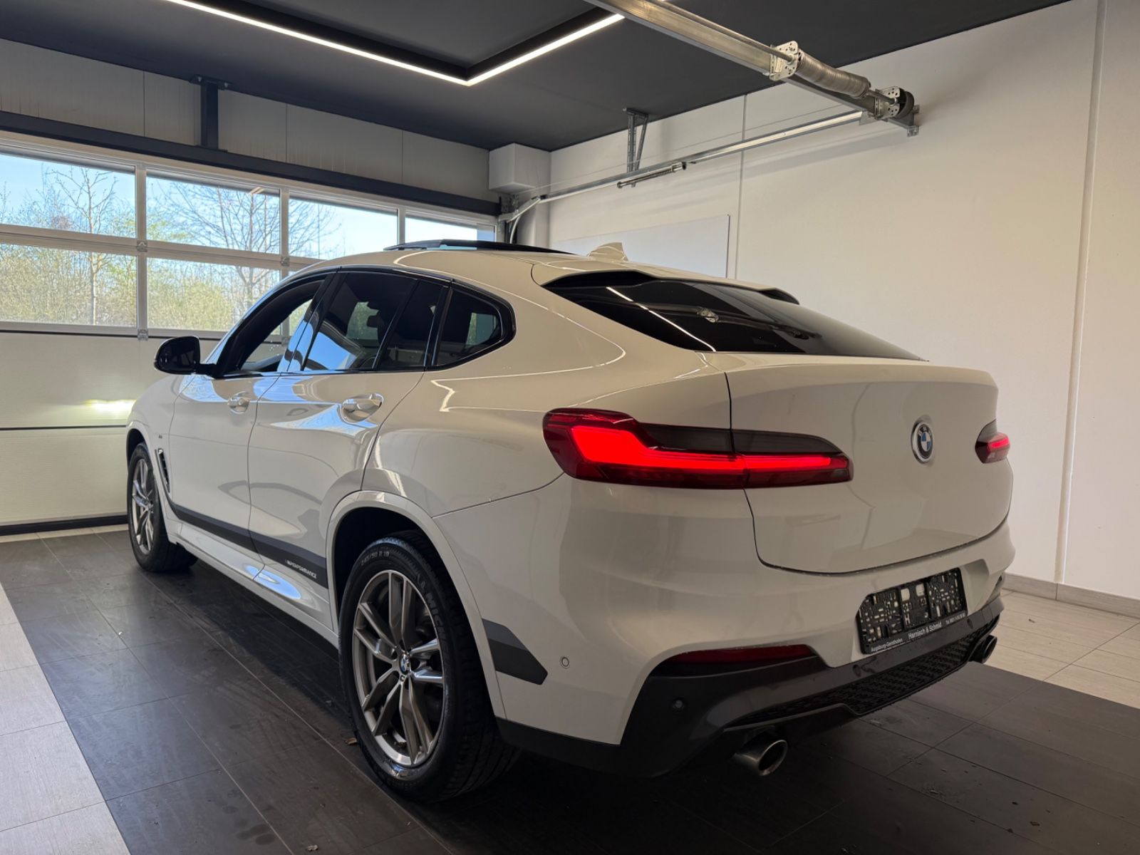 Fahrzeugabbildung BMW X4 xDrive 30 d M Sport Pano, HeadUp, HarmanKard.