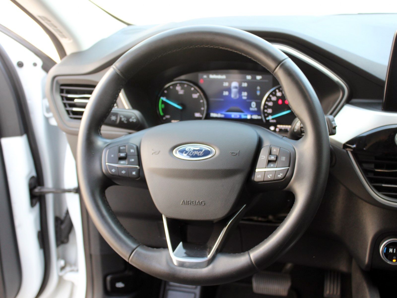 Fahrzeugabbildung Ford Kuga Plug-In Hybrid Cool & Connect 2,5 Duratec
