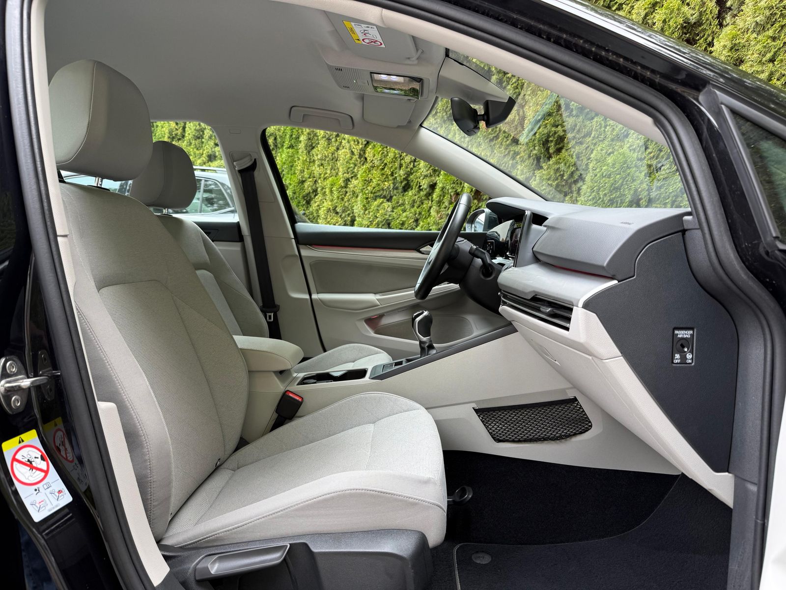 Fahrzeugabbildung Volkswagen Golf 2.0 TDI Life LED+NAVI+SHZ+AMBI+ACC+CARPLAY