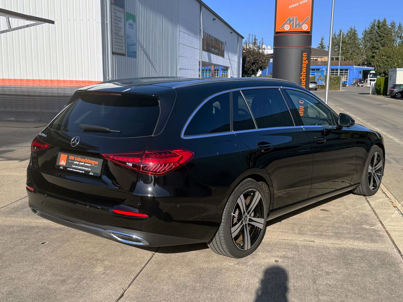 Fahrzeugabbildung Mercedes-Benz C200d T-Modell Avantgarde ACC KAM AHK SHZ LED