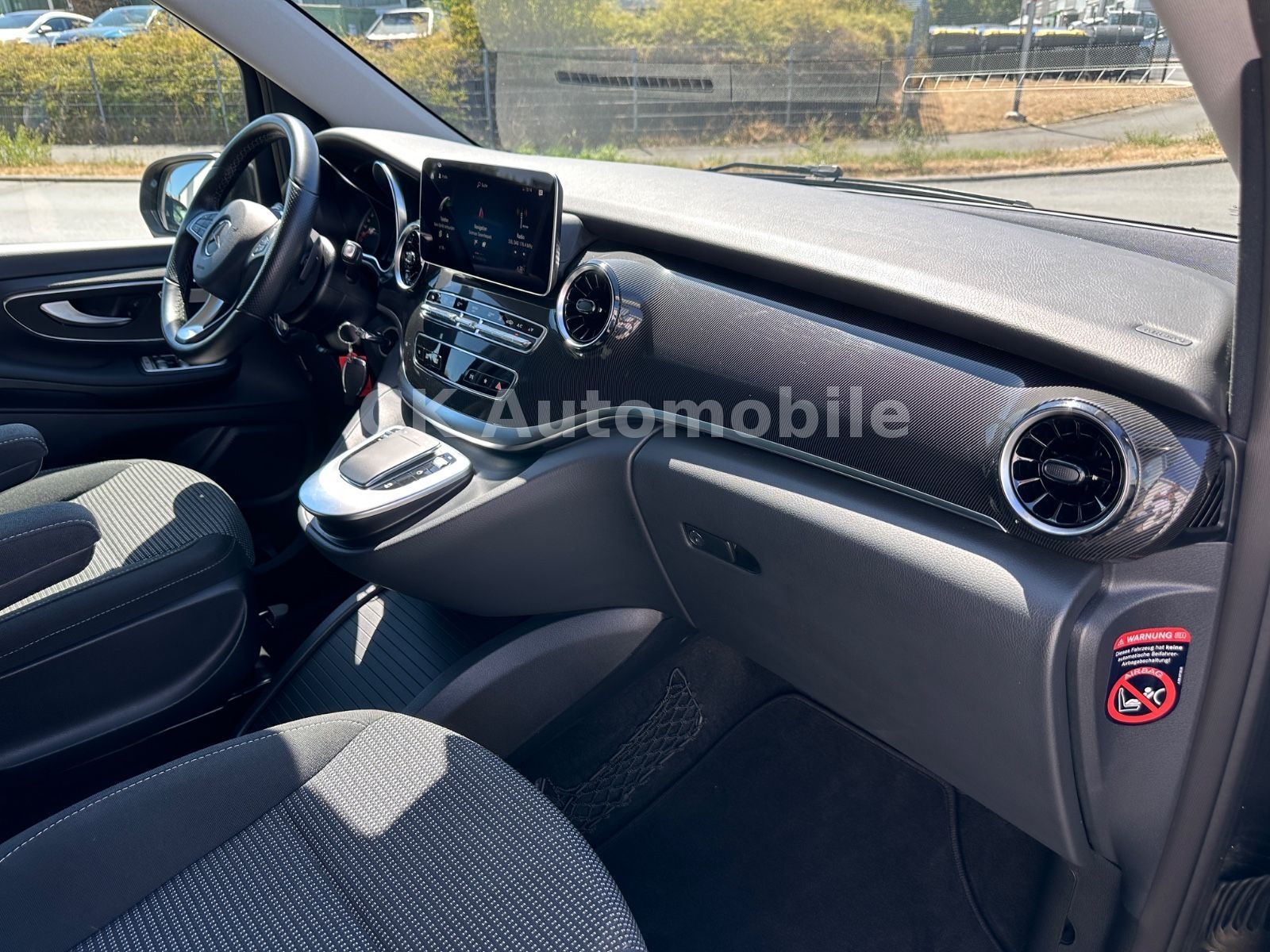 Fahrzeugabbildung Mercedes-Benz V 300d EDITION 4MATIC lang/7 Sitze/Navi/LED/AHK