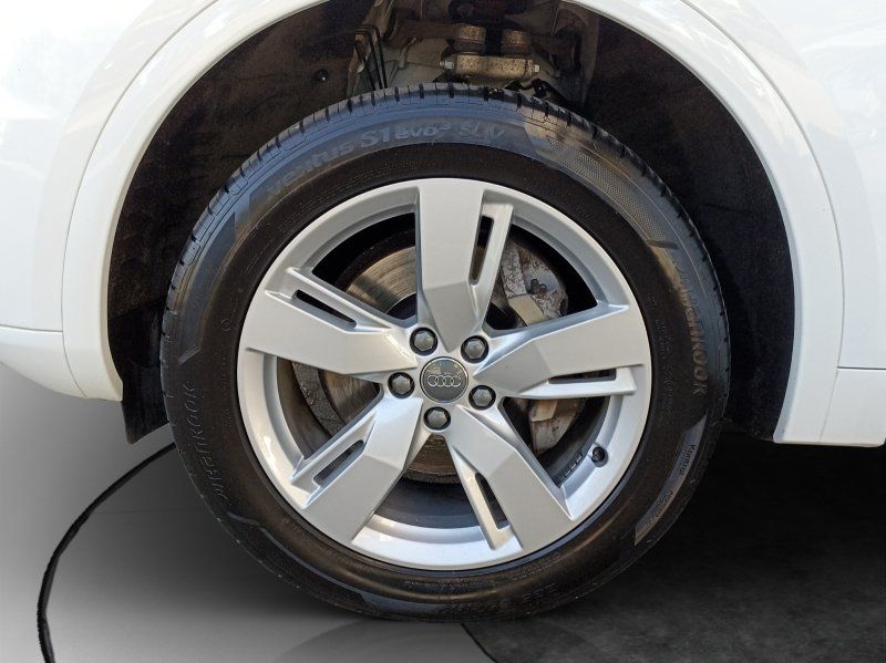 Fahrzeugabbildung Audi Q5 2.0 40 TDI quattro sport S-Tronic S-line