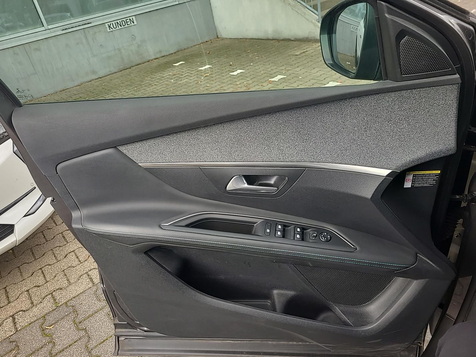 Fahrzeugabbildung Peugeot 3008 Allure +180KAMERA+SHZ+PDC+CARPLAY+TEMPOMAT