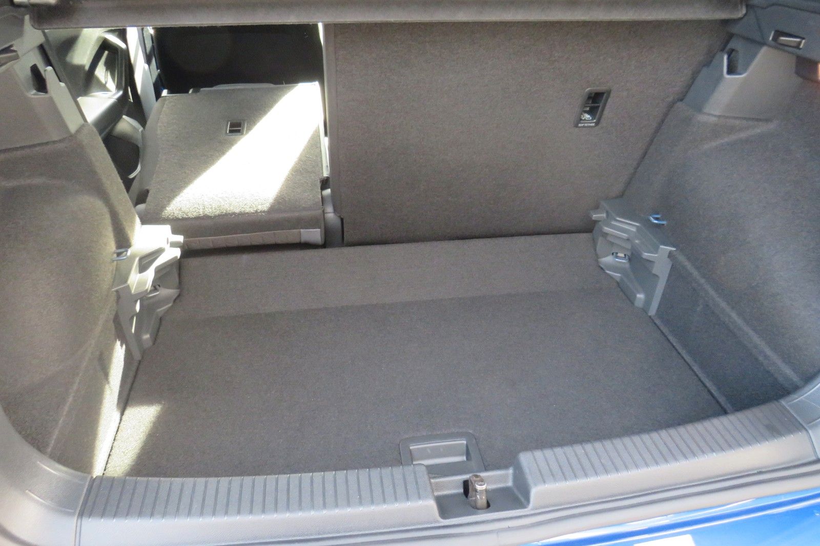 Fahrzeugabbildung Volkswagen T-Cross DSG Highline ACC NAVI KAMERA SITZH. 1Hd