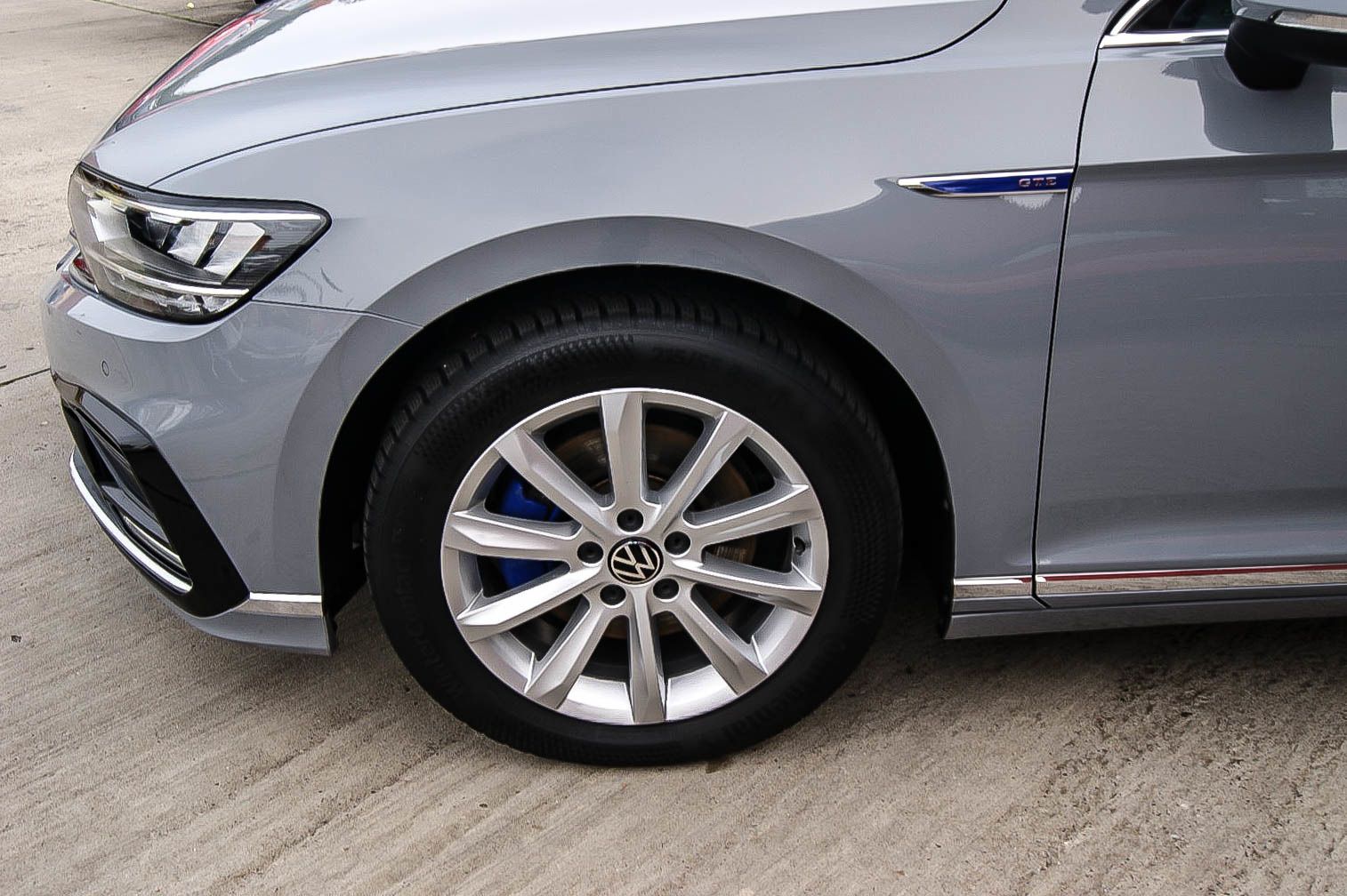 Fahrzeugabbildung Volkswagen Passat Variant HYBRID GTE iQ HEAD-UP ACC WINTER