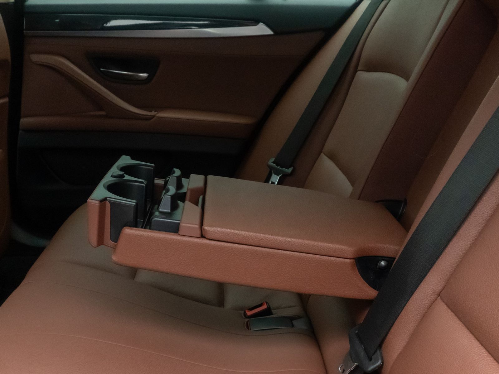 Fahrzeugabbildung BMW 520d HUD Alarm Komfortsitze SoftClose AHK Sport