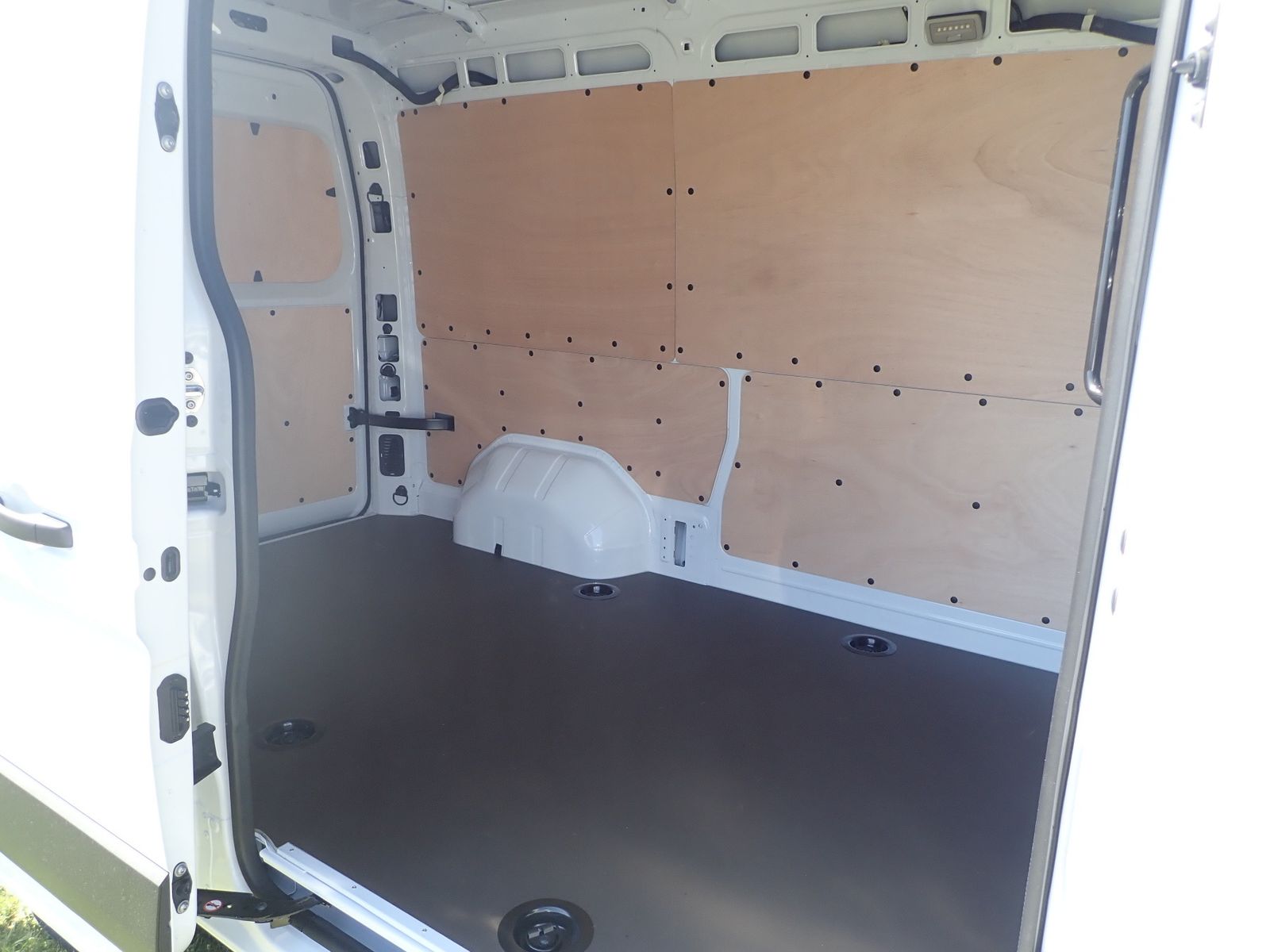 Fahrzeugabbildung Renault Master Kastenwagen FWD Kasten extra L2H2 3,5t Bl