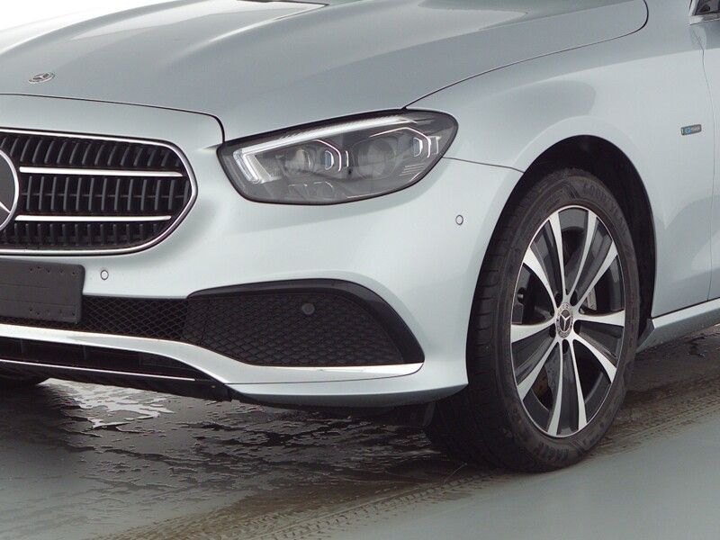 Fahrzeugabbildung Mercedes-Benz E 300 de T 4M DISTR*AHK*PANO*MEMO*360°KAM*MULTIB