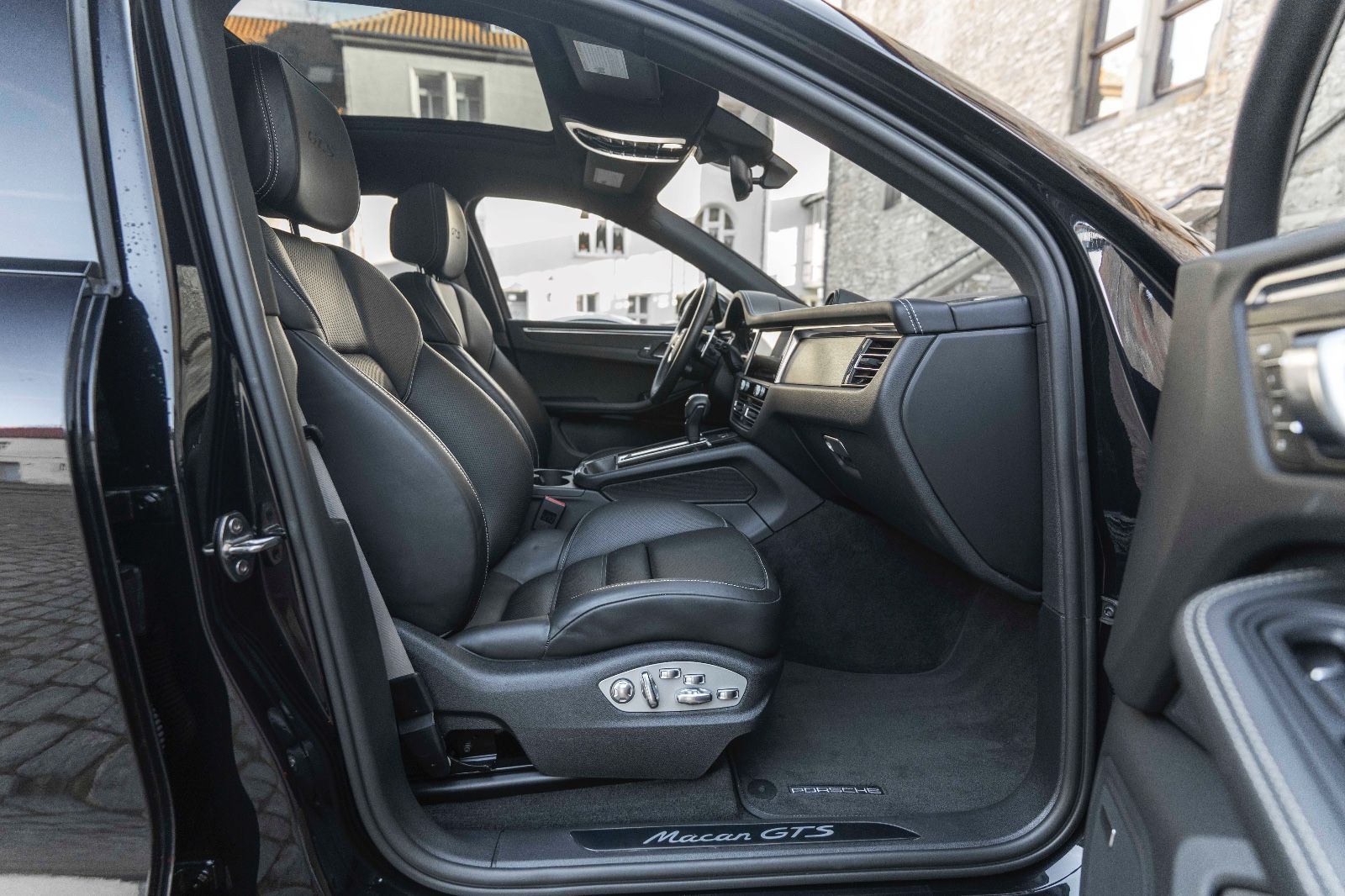 Fahrzeugabbildung Porsche Macan GTS PDLS+ KAM SPORT CHRONO LED PANO LUFT