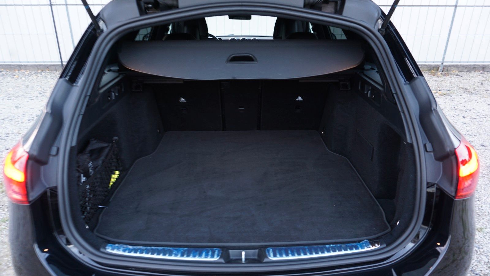 Fahrzeugabbildung Mercedes-Benz C 220d T AMG Line Kamera Navi AHK Junge Sterne