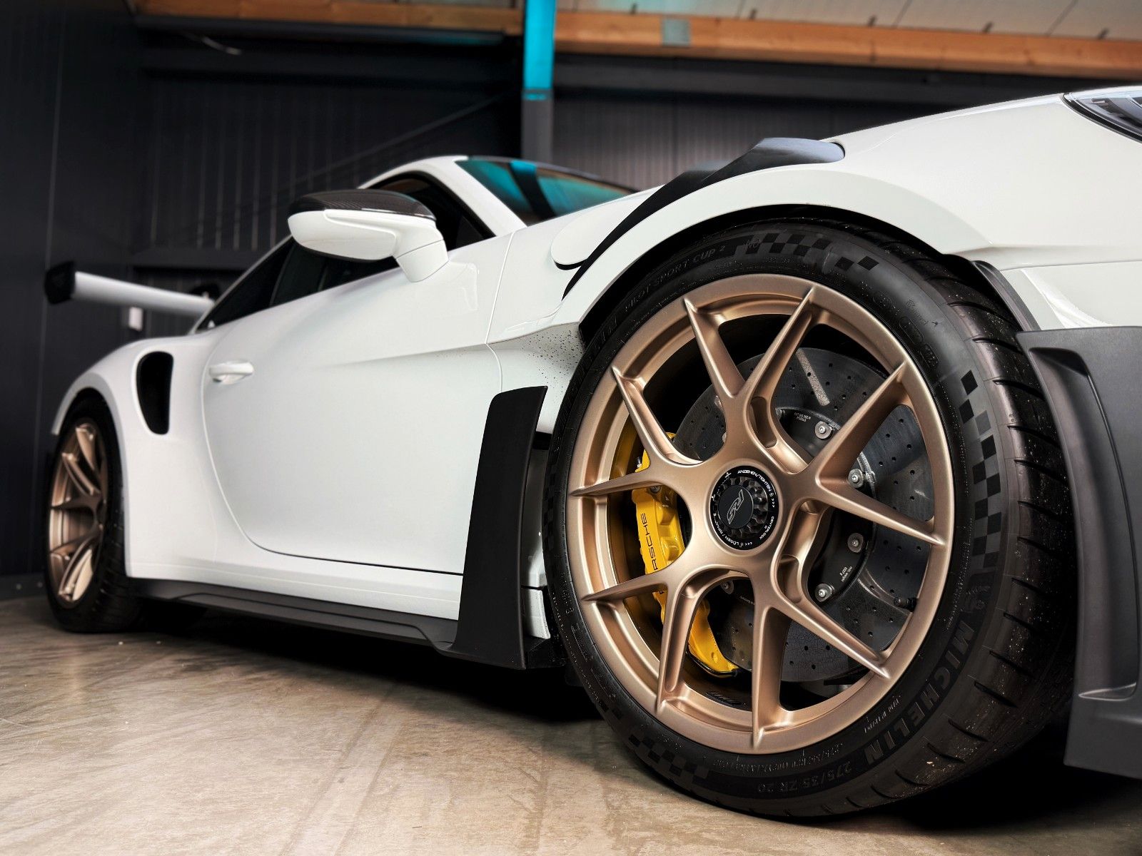 Fahrzeugabbildung Porsche 992 GT3RS + Weissach + PCCB + Clubsport + Magnes