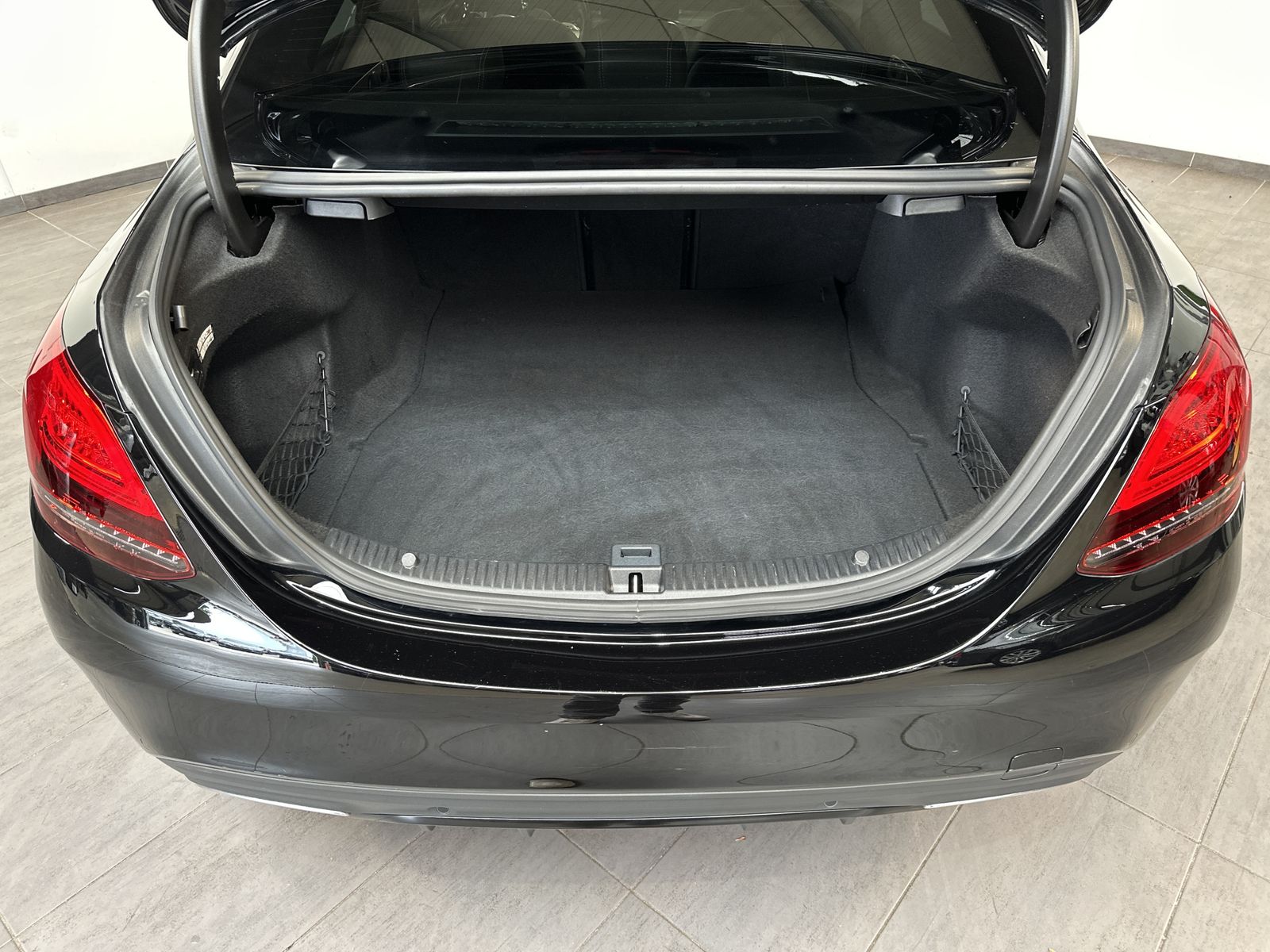 Fahrzeugabbildung Mercedes-Benz C 220d AMG-Line NAV+LED+AHK+PANO+19ZO+DISTRONIC