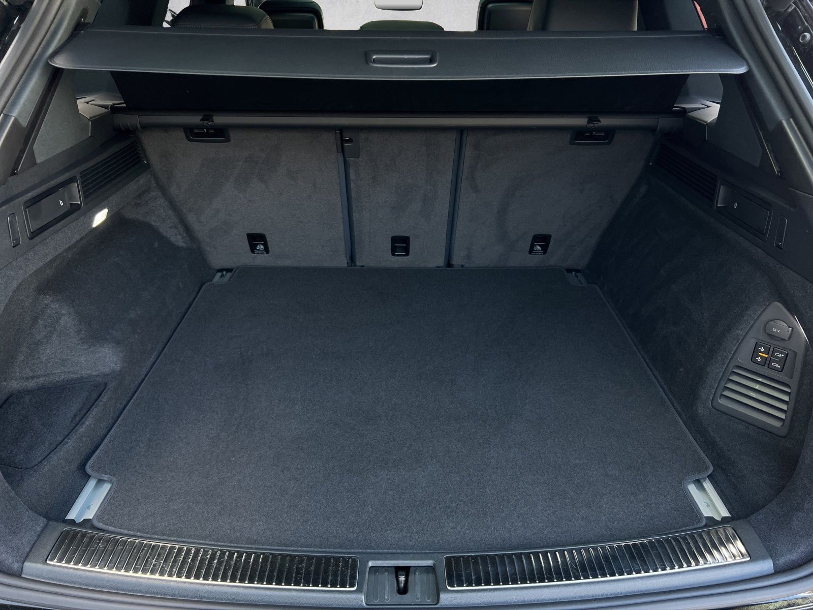 Touareg R-Line 3.0 V6 TDI 4M Leder*AHK*Luft*Blac