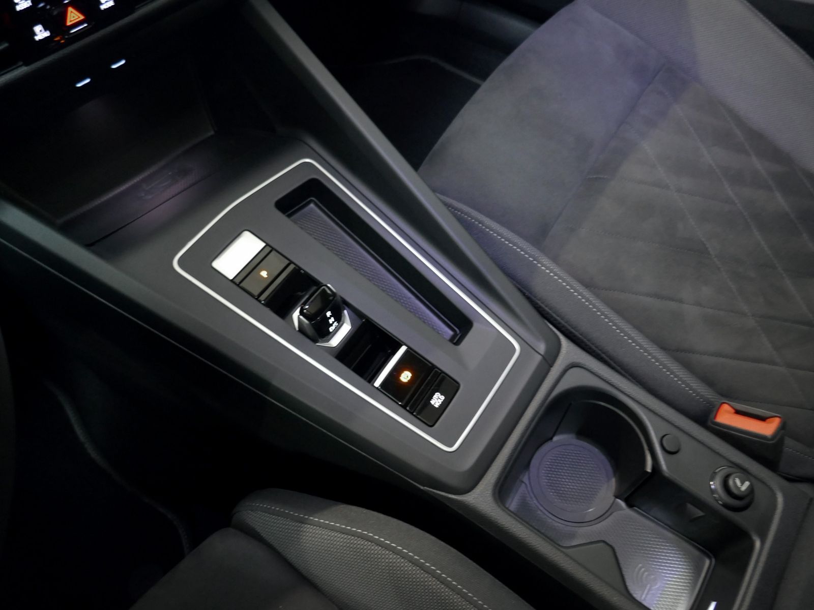 Fahrzeugabbildung Volkswagen Golf VIII Style 1.5 eTSI | LED AHK RFK ACC