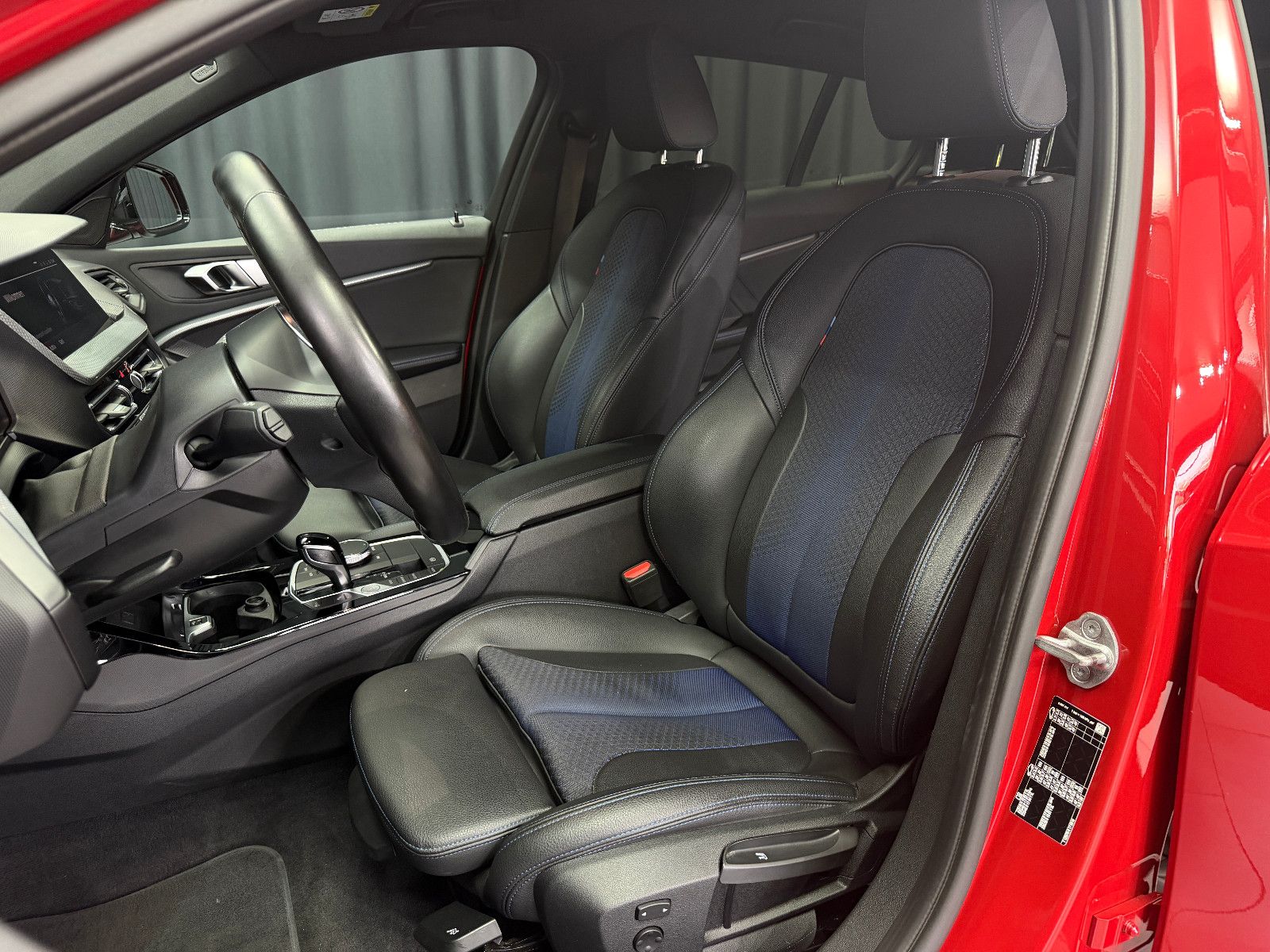 Fahrzeugabbildung BMW 118 d M Sport|HIFI|RF-CAM|DIG-TACHO|NAVI