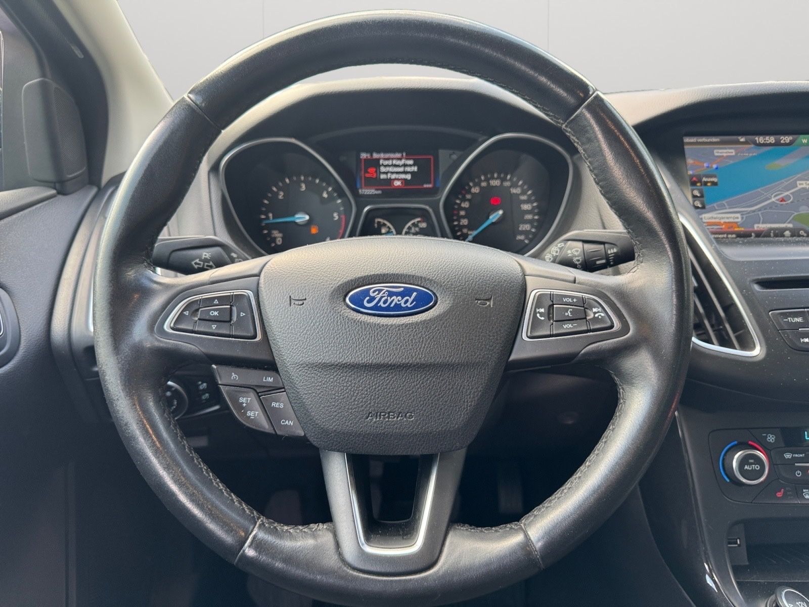 Fahrzeugabbildung Ford Focus Turnier Titanium*Klimaauto*SH gepflegt*