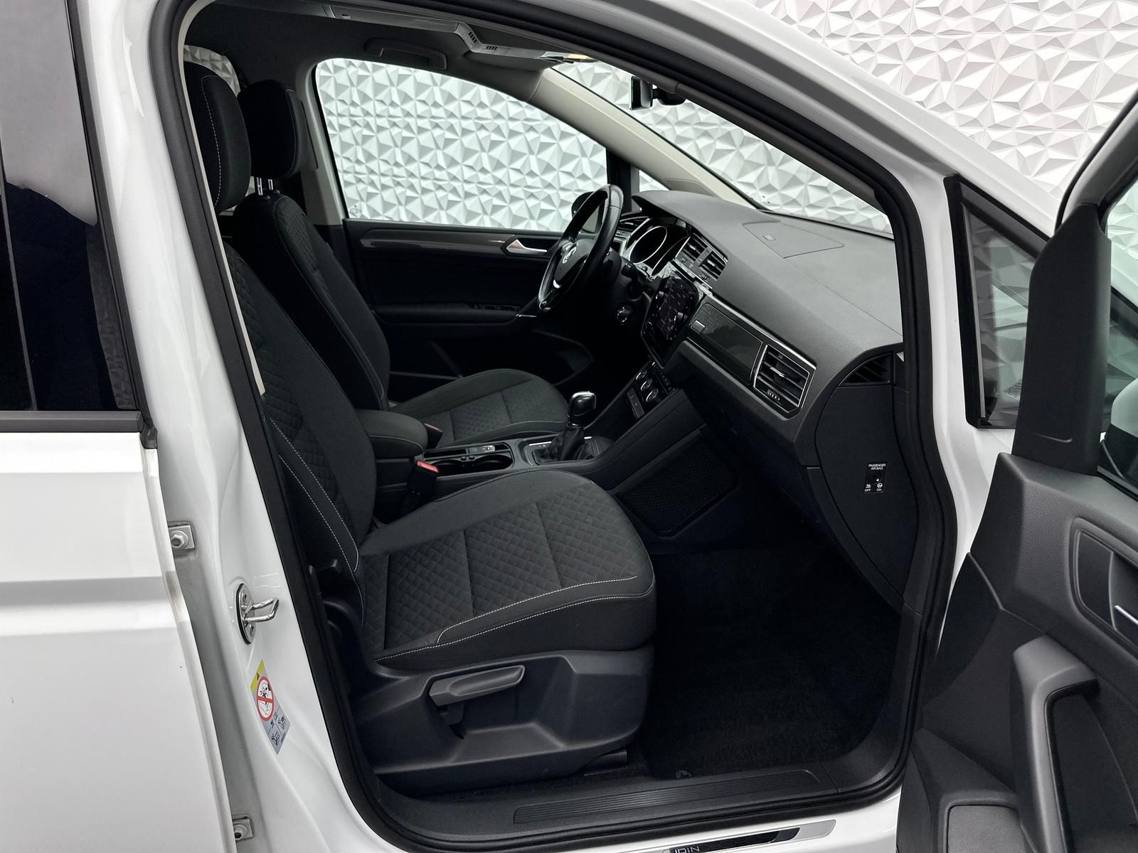 Fahrzeugabbildung Volkswagen TOURAN 1.5 TSI JOIN/7-SITZE/AHK/ACC/RCAM/NAV/DSG