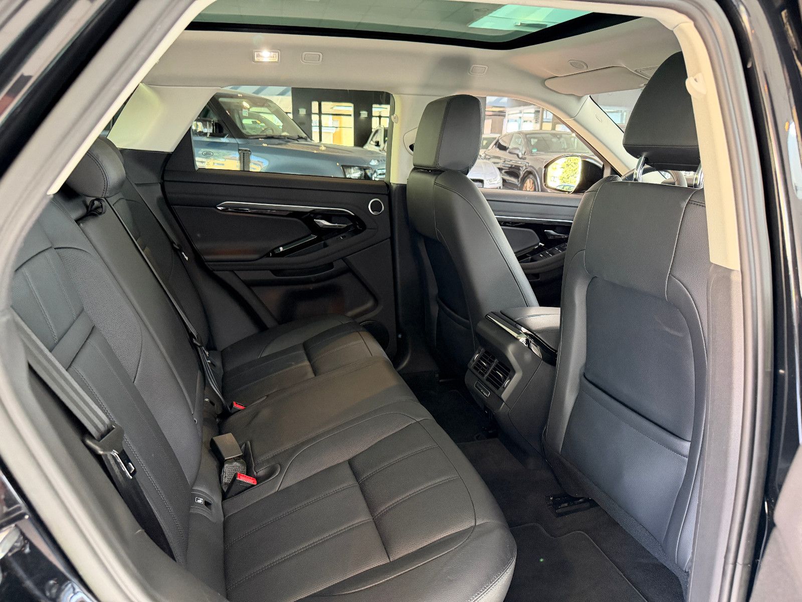 Fahrzeugabbildung Land Rover Evoque R-Dynamic SE/PANORAMA/MERIDIAN/KAMERA