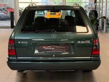 Mercedes E 300 - 6
