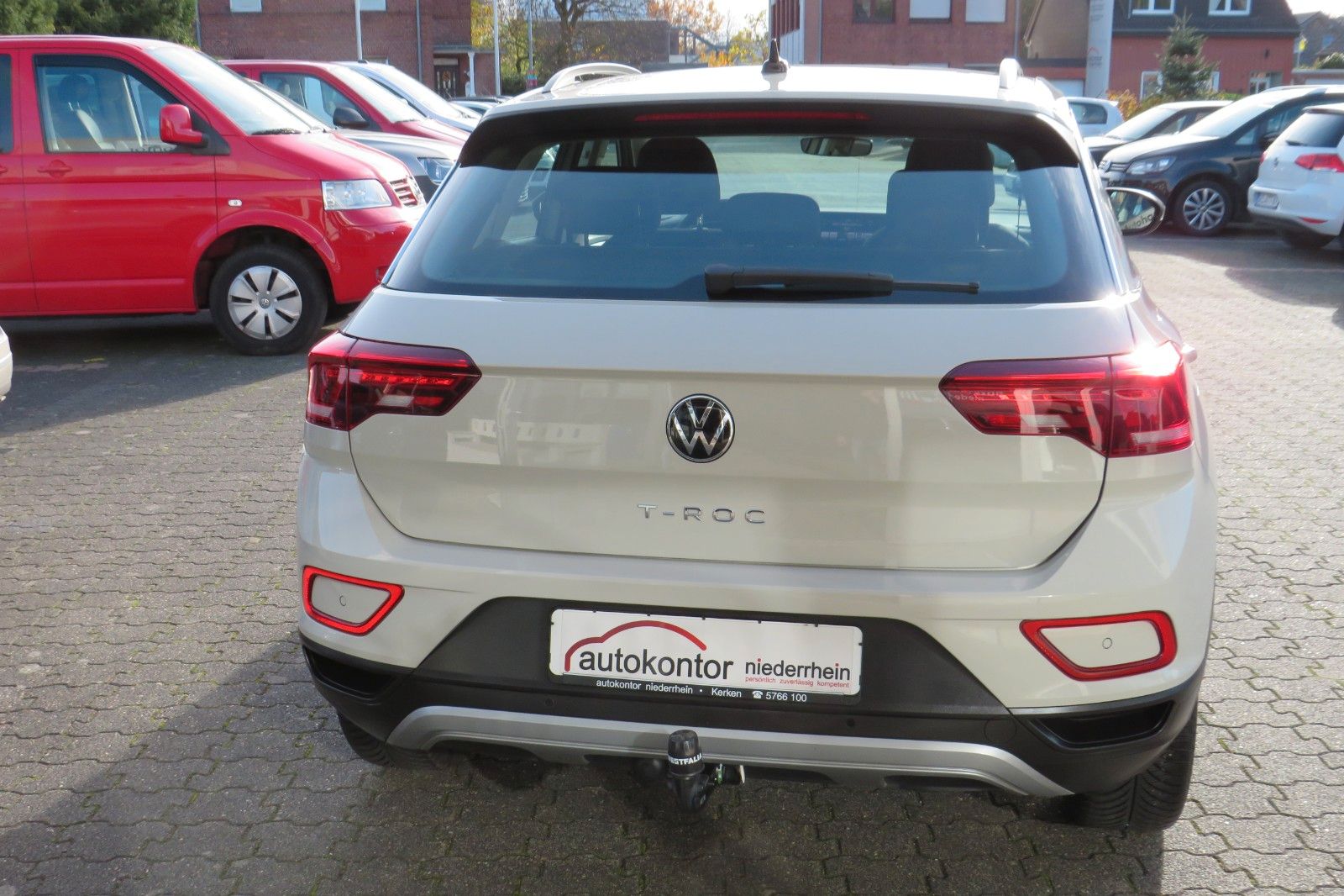 Fahrzeugabbildung Volkswagen T-Roc Life DSG AHK NAVI SITZH. APP-CON. LED 1Hd