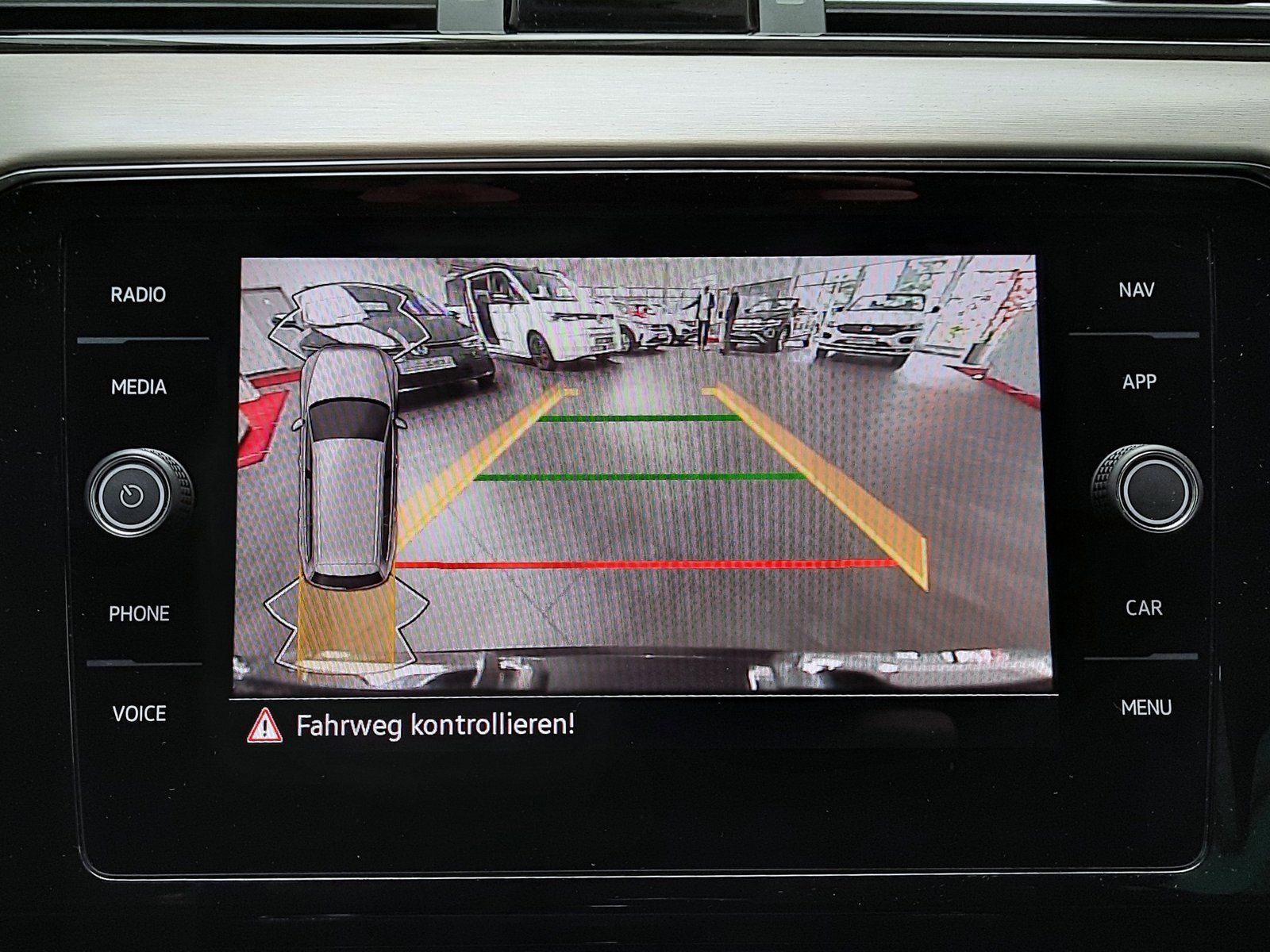 Fahrzeugabbildung Volkswagen Passat Variant Elegance TSI DSG *AHK*Navi*Cam*