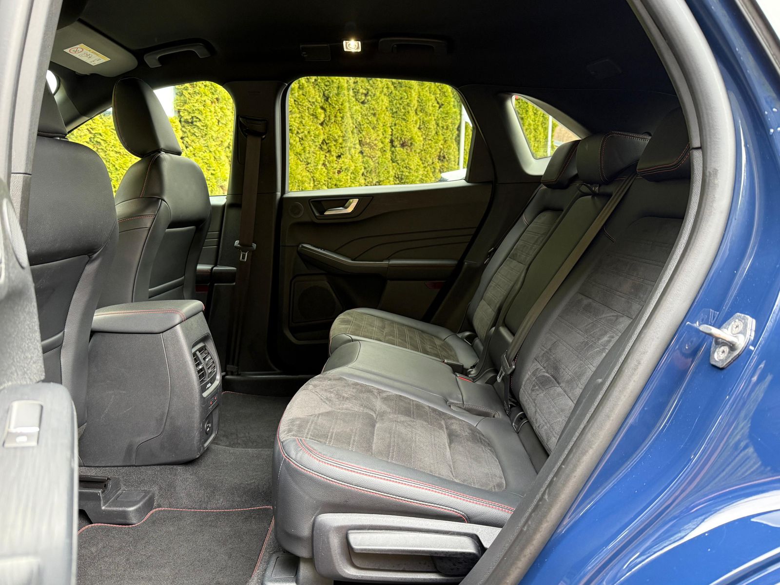 Fahrzeugabbildung Ford Kuga 2.0 PHEV ST-Line X LED+NAVI+SHZ+KAM+AHK+HuD
