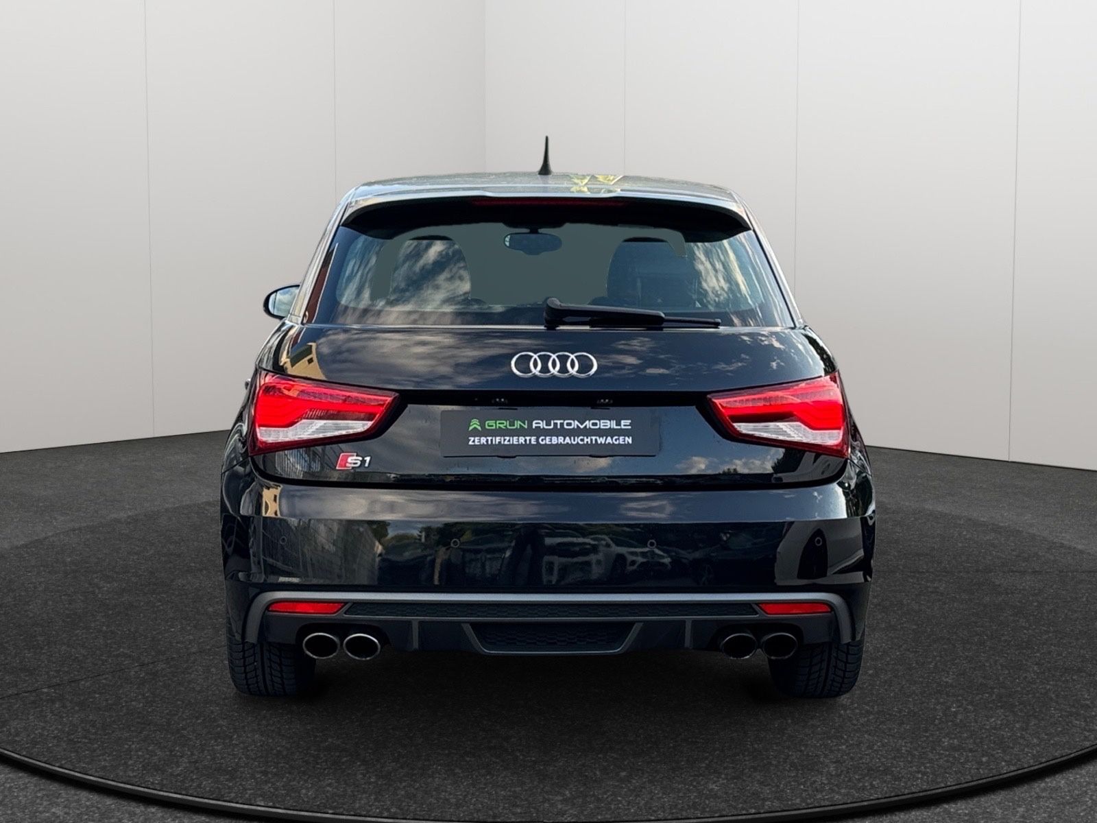 Fahrzeugabbildung Audi S1 Sportback 2.0 TFSI quattro*LED*PDC*Leder*Xeno